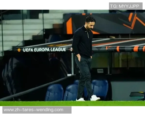 曼晚：阿莫林不要让卢克-肖踢左翼卫，他十分困难摆脱了伤病